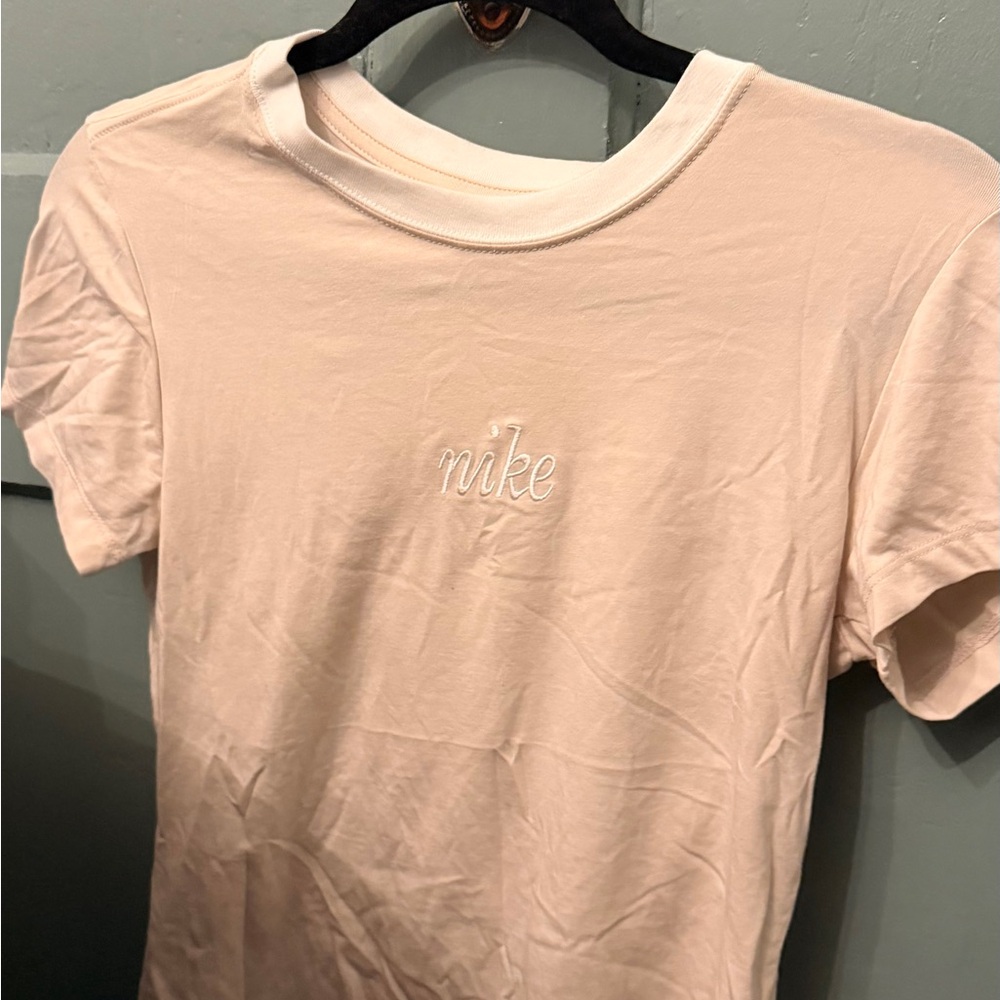 Nike Pale Pink Crewneck Tee with Subtle Logo Print